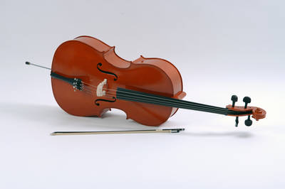 violončelo so sláčikom